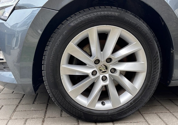 Skoda Superb cena 89800 przebieg: 168500, rok produkcji 2020 z Pelplin małe 352
